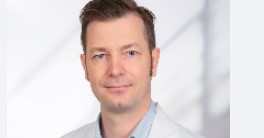 Dr. Dennis Freuer