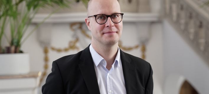Prof. Dominik Modest