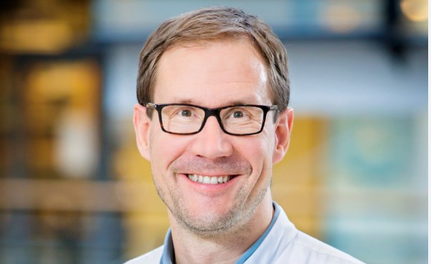 Dr. Mika Kontro