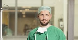 Dr. Robert Peters